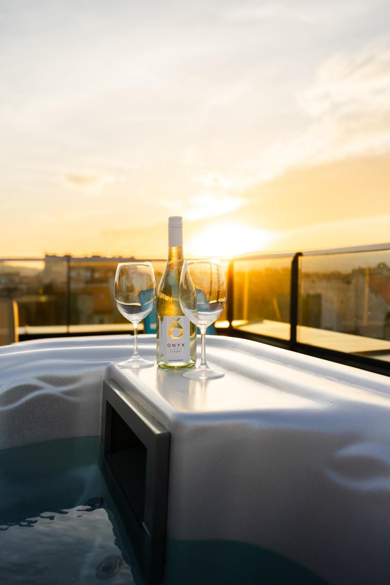 Onyx Luxury Budapest Exterior foto